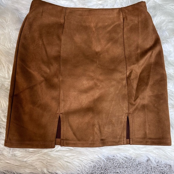 Brown Mini Skirt with Slit nwt - Picture 2 of 6